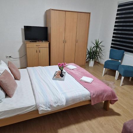 Ferienwohnung Kuca Na Dan Šid Exterior foto