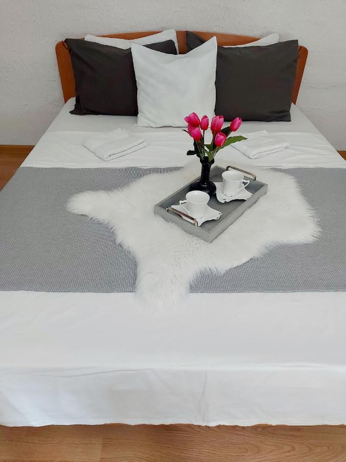 Ferienwohnung Kuca Na Dan Šid Exterior foto