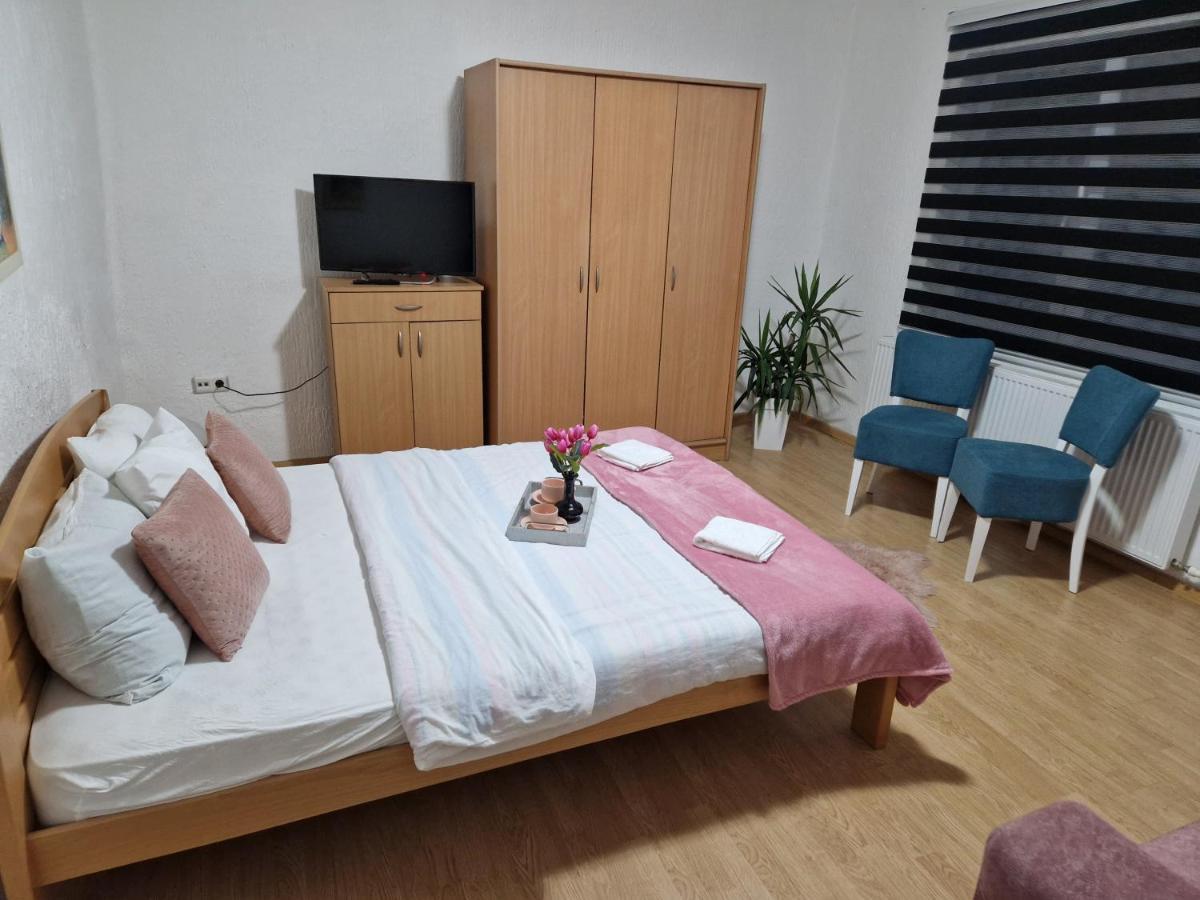 Ferienwohnung Kuca Na Dan Šid Exterior foto